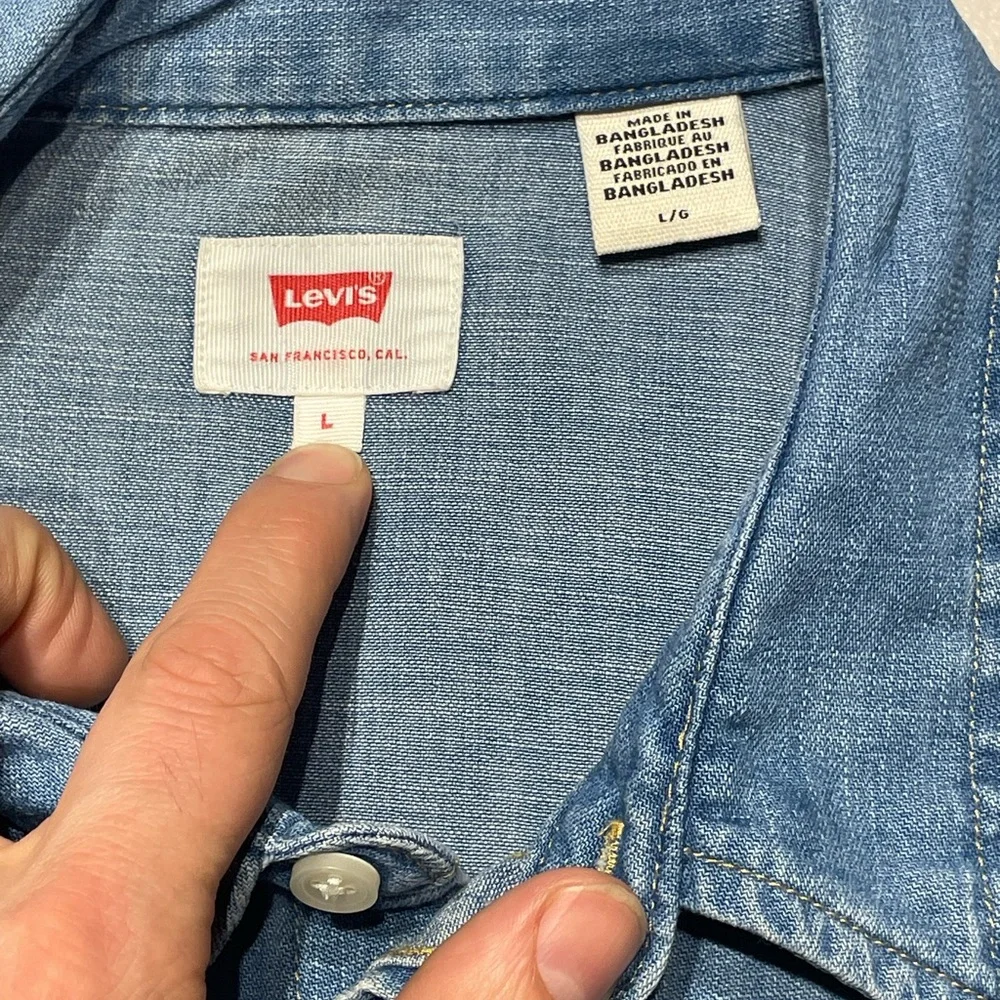 Levi's (2010’s) Large Slim Cowboy Cut Sky Blue Button-Up denim Shirt - Picture 2 of 13